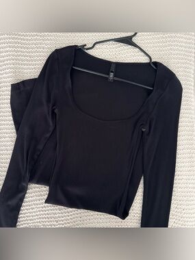 Black Ribbed Long Sleeve Scoop Neck Top